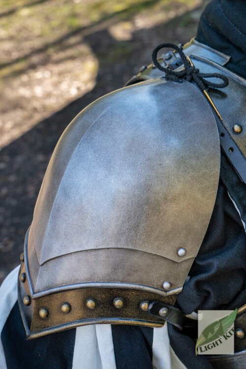 Knightly Spaulders Product image