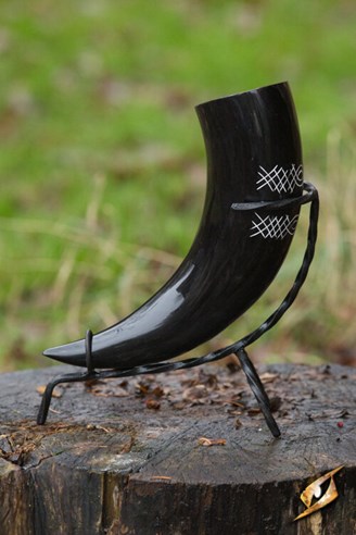 Chieftain drinking horn 0,5 L with Stand
