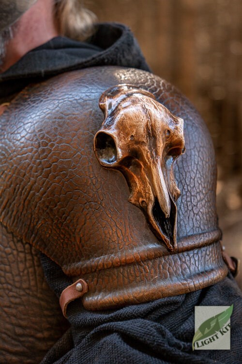 Barbarian Pauldrons PU - One size Product image